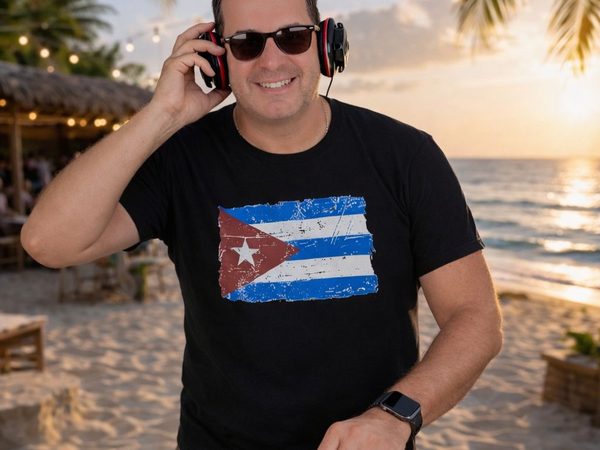 DJ Martin fejhallgatóval egy nyári tengerparti partin